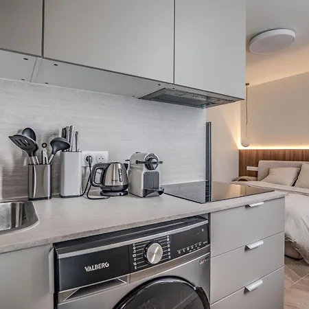 Elegant Renovated Apartament Paryż